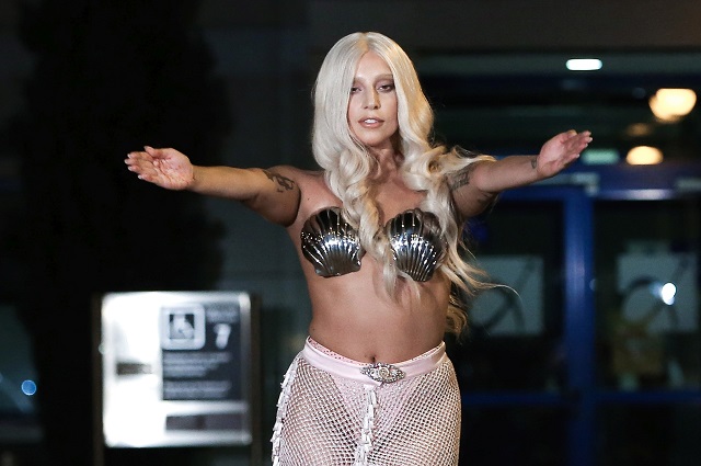 FOTO / Lady Gaga şi-a confundat propriul concert cu un club de striptease! 