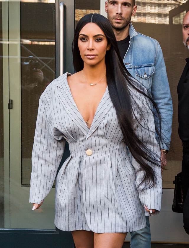 VIDEO / Kim Kardashian, cu sânii la vedere! A apărut în ...