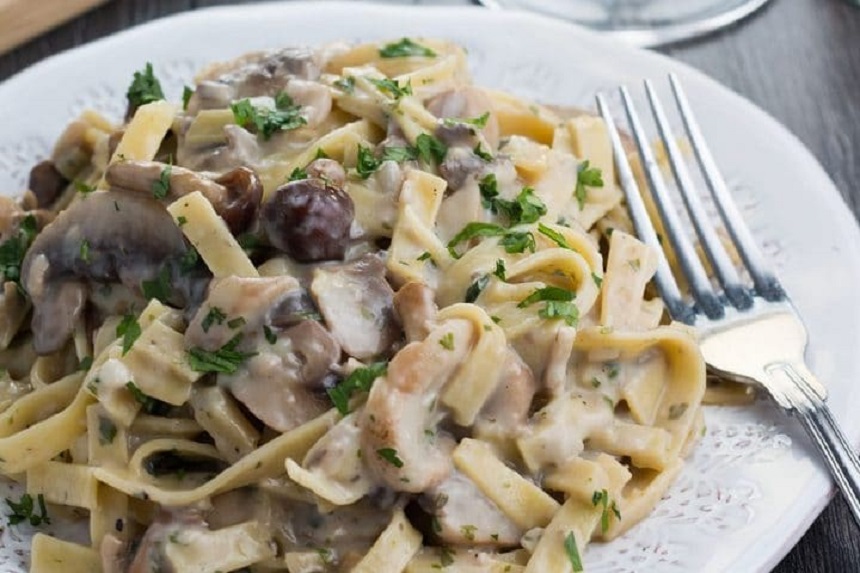 Rețeta Zilei Tagliatelle Cu Sos Alb și Ciuperci